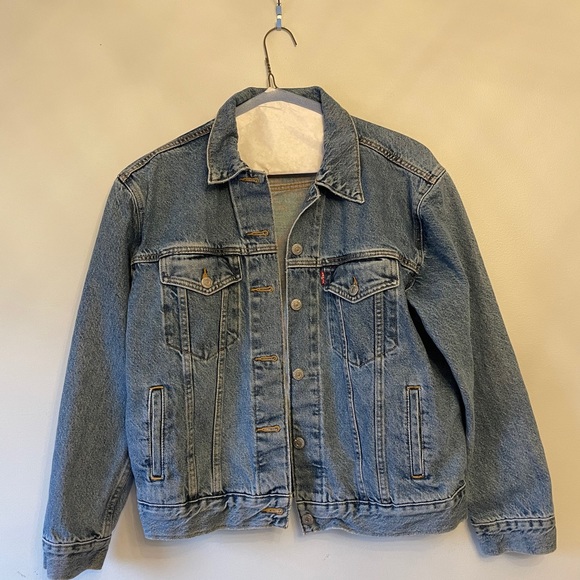 Levi’s Ex-Boyfriend Trucker Jacket (size Large!) - Picture 2 of 4